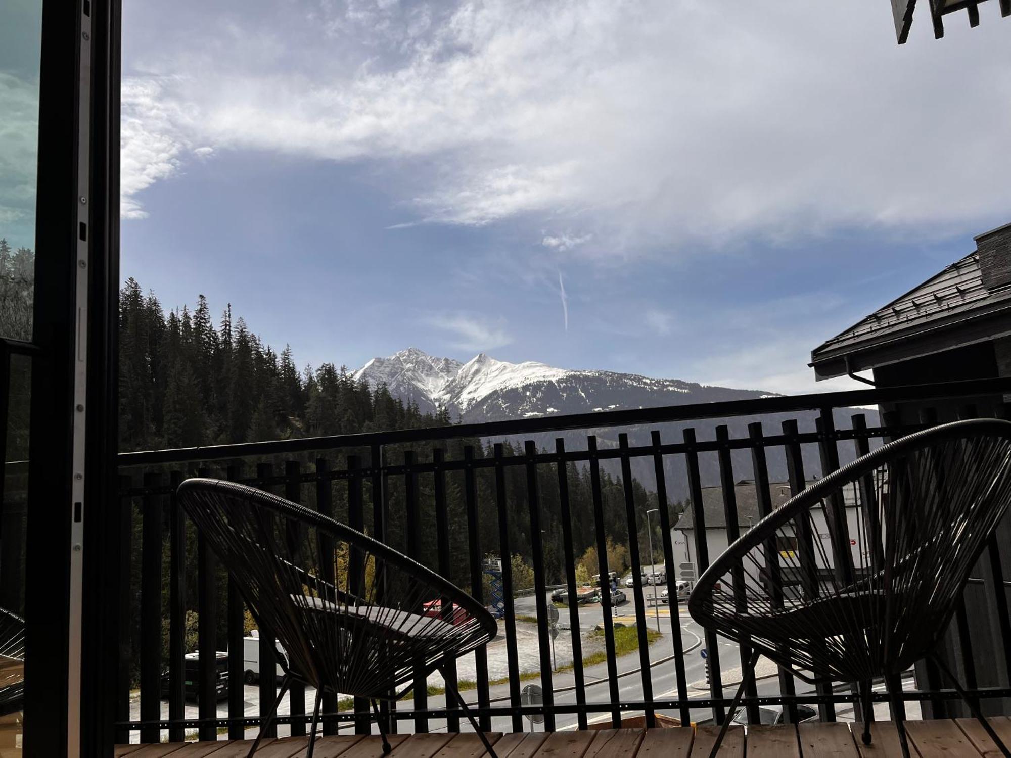 Black Summit Boutique Resort Laax Bagian luar foto