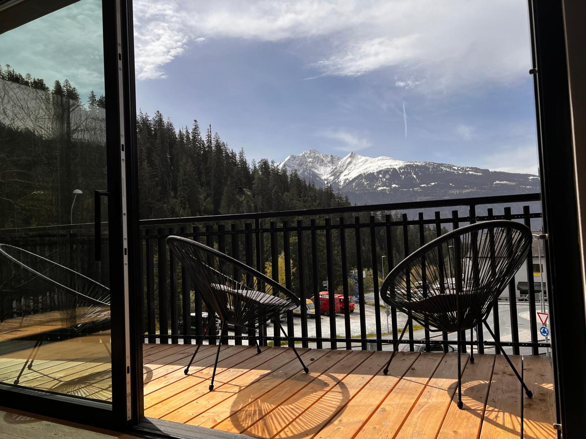 Black Summit Boutique Resort Laax Bagian luar foto