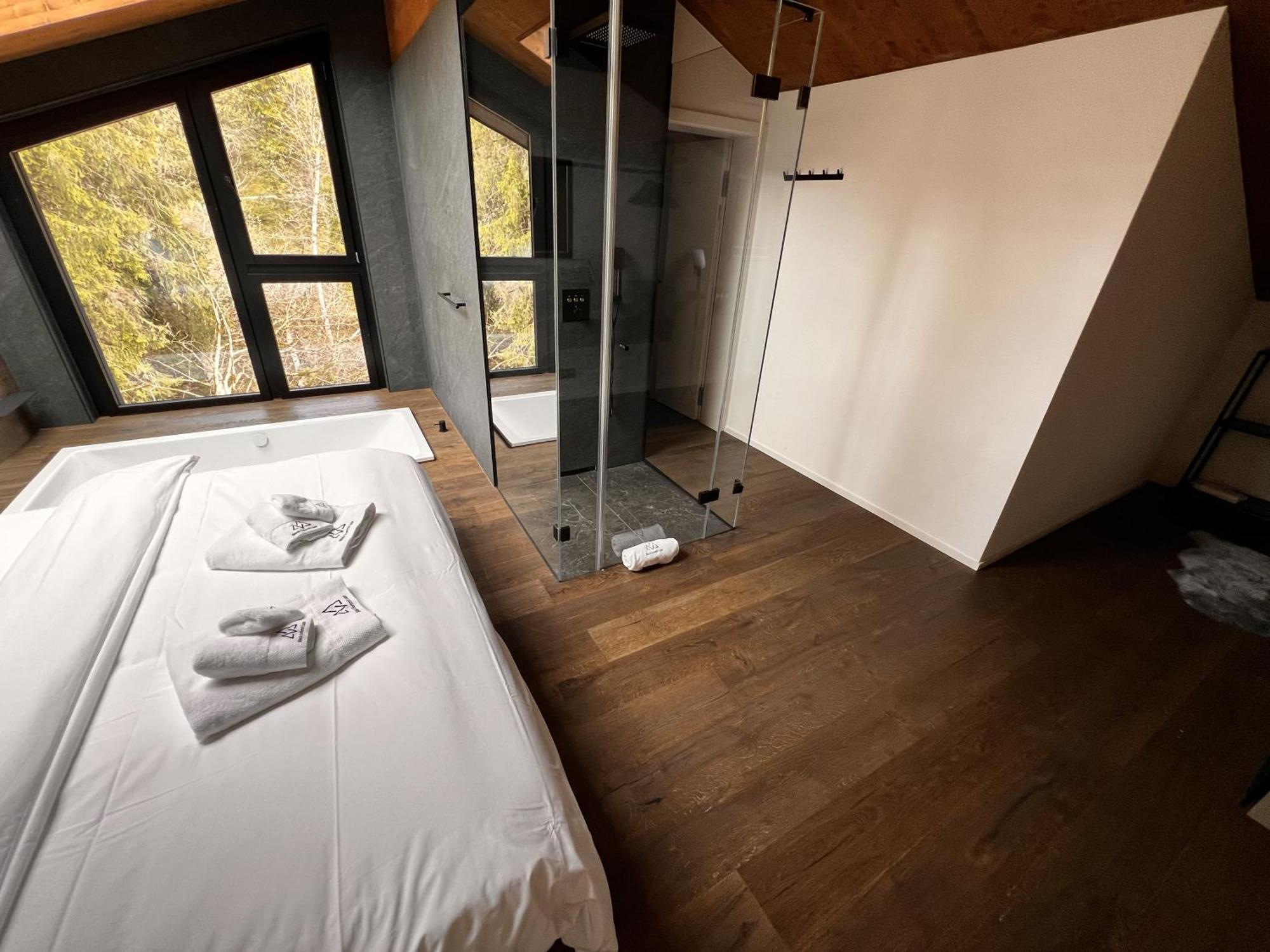 Black Summit Boutique Resort Laax Bagian luar foto